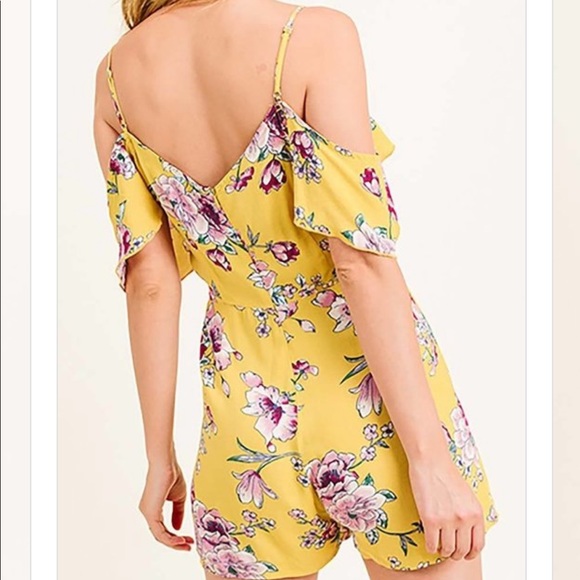 Pretty yellow romper - Picture 6 of 6